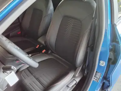 Ford Puma 2023 — SUV compact hybride essence, 12'600 km seulement — intérieur