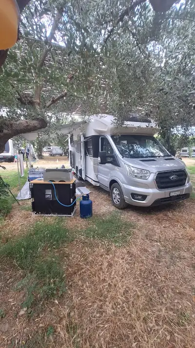 Ford Transit Custom 2022 — Camping-car aménagé diesel, 18'000 km seulement — vista posteriore