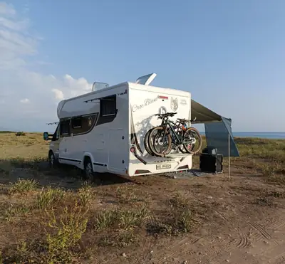 Ford Transit Custom 2022 — Camping-car aménagé diesel, 18'000 km seulement — fianco