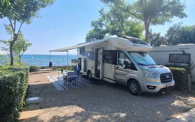 Ford Transit Custom 2022 — Camping-car aménagé diesel, 18'000 km seulement — vista esterna