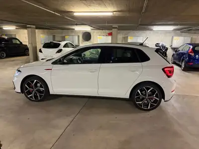 VW Polo 2025 — Berline dynamique 207 ch, boîte auto, cuir Varenna — intérieur