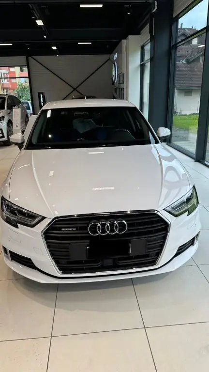 Audi A3 2.0 TDi Quattro 184 ch — Berline diesel performante, entretien récent — Außenansicht