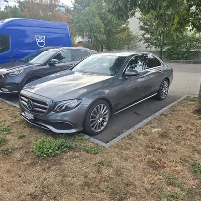 Mercedes-Benz E 200 — Berline premium 2019, entretien impeccable et pneus neufs — vue extérieure