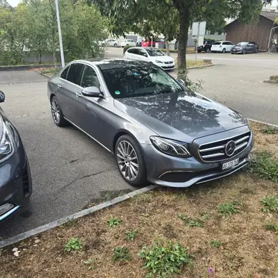 Mercedes-Benz E 200 — Berline premium 2019, entretien impeccable et pneus neufs — côté