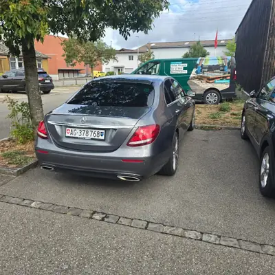Mercedes-Benz E 200 — Berline premium 2019, entretien impeccable et pneus neufs — intérieur