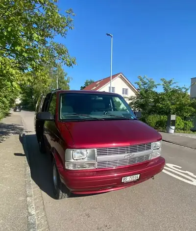 Chevrolet Astro 1996 — Monospace 8 places partiellement restauré, prêt pour l'aventure — fianco