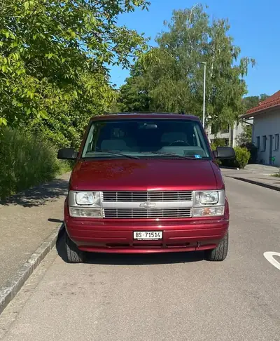 Chevrolet Astro 1996 — Monospace 8 places partiellement restauré, prêt pour l'aventure — vista esterna