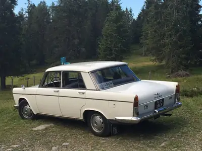 FIAT 1800 — Berline italienne rare de 1963, tempérament sportif et charme rétro — Heckansicht