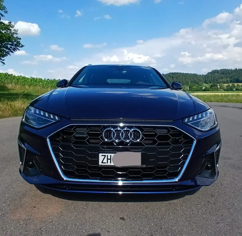 Audi A4 Avant MHEV 265 ch — Break élégant hybride essence, tous chemins — vue extérieure