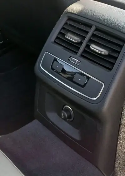 Audi A4 Avant MHEV 265 ch — Break élégant hybride essence, tous chemins — Miniature 14