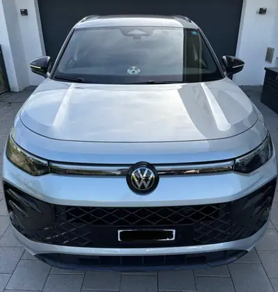 VW Tayron eHybrid 272 PS — SUV 7 places rechargeable, R-Line Black Style, 10'700 km — côté