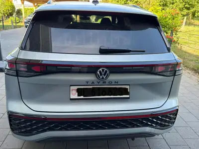 VW Tayron eHybrid 272 PS — SUV 7 places rechargeable, R-Line Black Style, 10'700 km — arrière