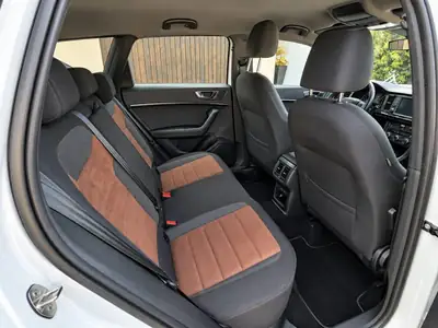 SEAT Ateca 150 ch — SUV polyvalent, 8 pneus incluant 4 hiver neufs — tableau de bord