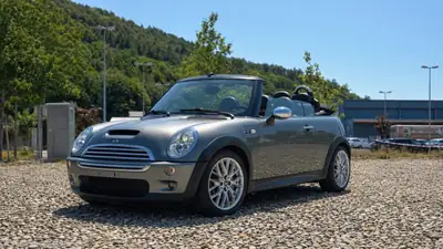 MINI Cooper S Cabrio 2008 — Cabriolet sportif 170 ch, 8 fois chaussé — vue extérieure
