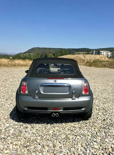 MINI Cooper S Cabrio 2008 — Cabriolet sportif 170 ch, 8 fois chaussé — intérieur