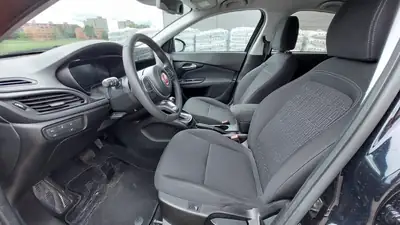 Fiat Tipo Sedan 2023 — Hybride MHEV, 18 300 km, finition Swiss Edition — Miniatur 9