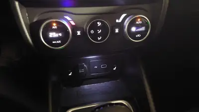 Fiat Tipo Sedan 2023 — Hybride MHEV, 18 300 km, finition Swiss Edition — Miniatur 20