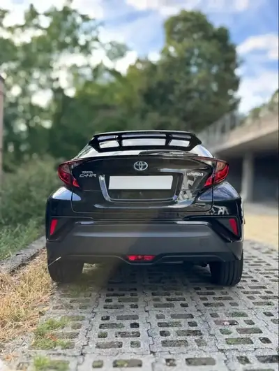 Toyota C-HR 2023 — SUV Compact Hybride, 40'000 km seulement — côté