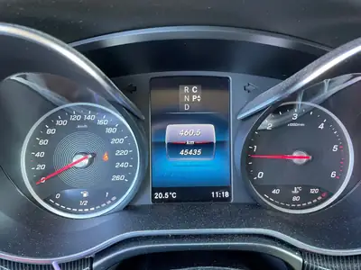 Mercedes-Benz Classe V 447 — Van 6 places diesel, parfait pour l'aménagement camping — Heckansicht