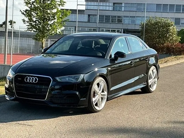 Audi A3 Berline 180 ch — Élégance noire et performance automatique — Außenansicht