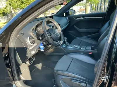 Audi A3 Berline 180 ch — Élégance noire et performance automatique — Innenraum