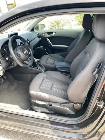 Audi A1 1.4 Essence Automatique — Compact urbain économique, 106'600 km, entretien suivi — Heckansicht