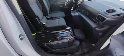 Citroën Berlingo Électrique 136 ch — Utilitaire compact zéro émission, quasi neuf — Miniatura 11