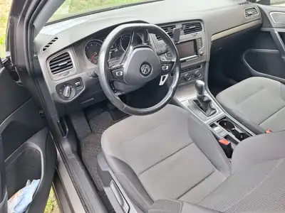 VW Golf 122 ch — Berline polyvalente automatique, 143'000 km — Innenraum