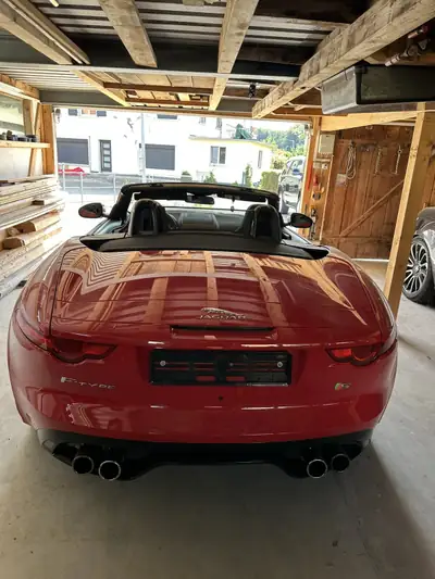 Jaguar F-TYPE Cabriolet 495 ch — Roadster britannique haute performance, très faible kilométrage — Miniatur 8