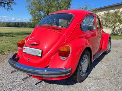 VW Käfer 1974 — Icône automobile rouge, moteur Boxer impeccable, véhicule vétéran — intérieur