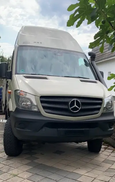 Mercedes-Benz Sprinter 163 ch — Aménagement camping 4x4, équipé solaire et chauffage diesel — vista esterna