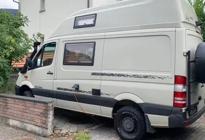 Mercedes-Benz Sprinter 163 ch — Aménagement camping 4x4, équipé solaire et chauffage diesel — interni