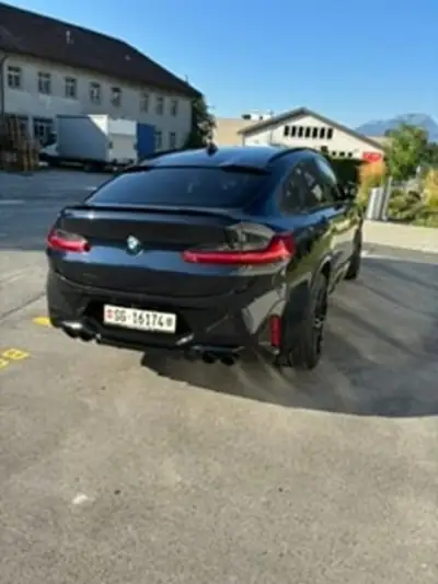 BMW X4 2023 — SUV coupé haute performance 510 ch, traction intégrale — Seitenansicht