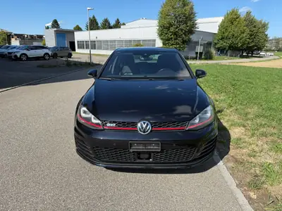 VW Golf 220 ch — Berline sportive entretenue, prête pour la route — Seitenansicht