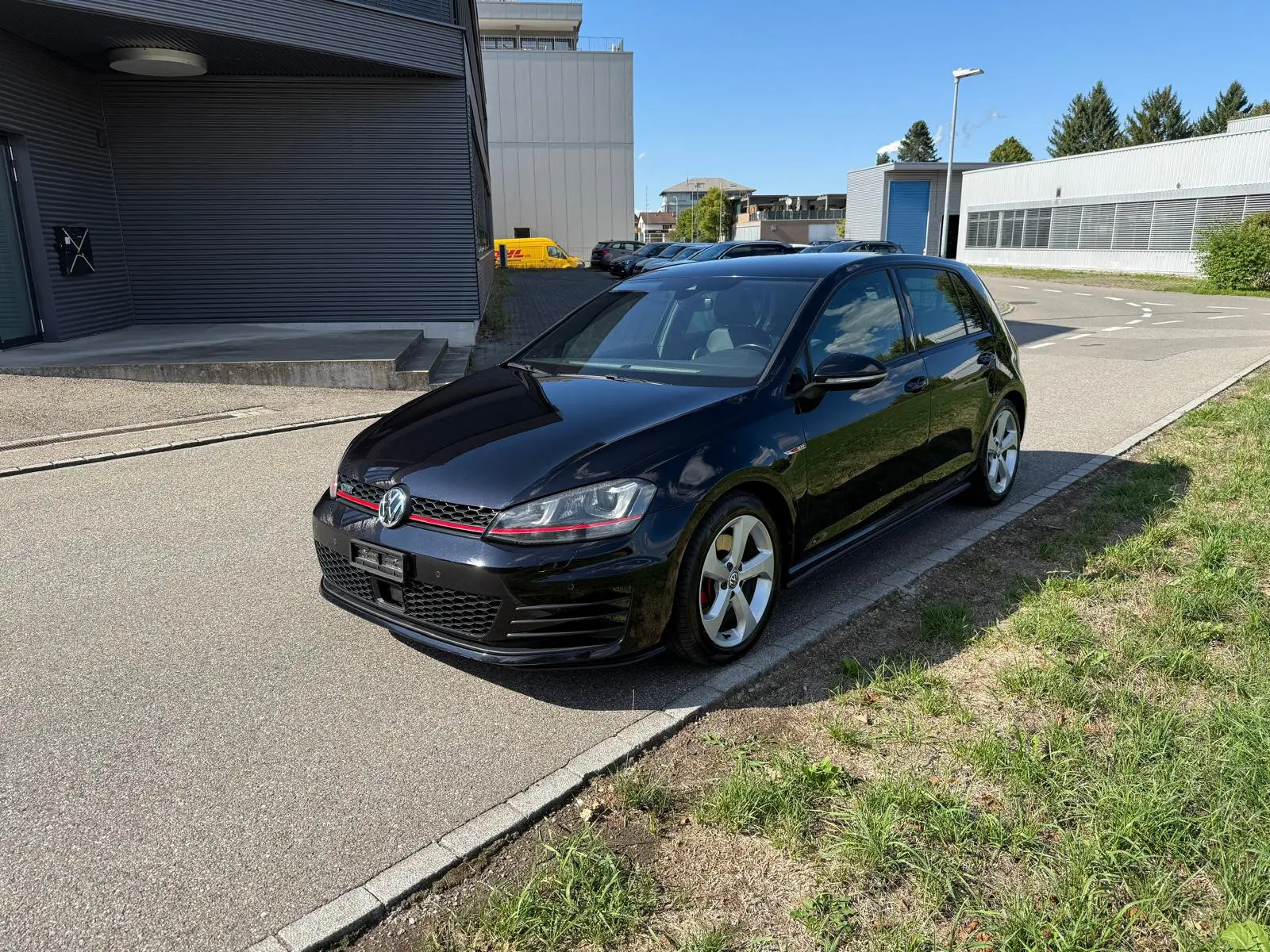 VW Golf 220 ch — Berline sportive entretenue, prête pour la route — Außenansicht