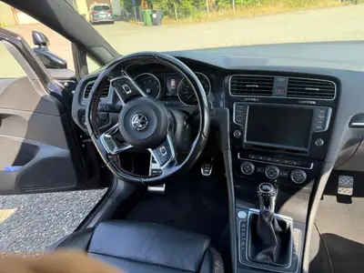 VW Golf 220 ch — Berline sportive entretenue, prête pour la route — Armaturenbrett