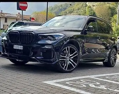 BMW X5 xDrive 2019 — SUV premium diesel avec Kit M sport et entretien complet — côté