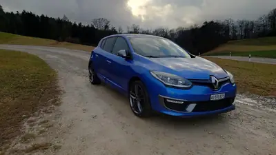 Renault Mégane 220 ch — Berline sportive 5 portes, entretien Renault complet — tableau de bord