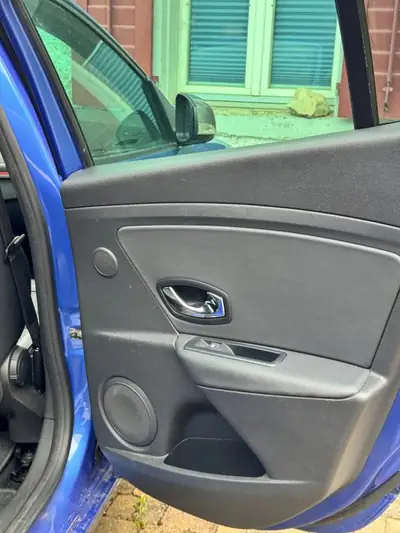 Renault Mégane 220 ch — Berline sportive 5 portes, entretien Renault complet — Miniature 7