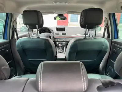 Renault Mégane 220 ch — Berline sportive 5 portes, entretien Renault complet — Miniature 14