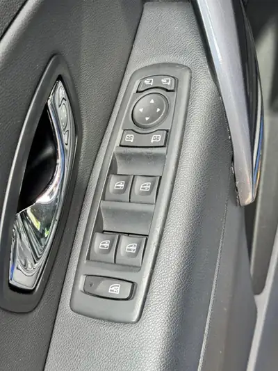 Renault Mégane 220 ch — Berline sportive 5 portes, entretien Renault complet — Miniature 17