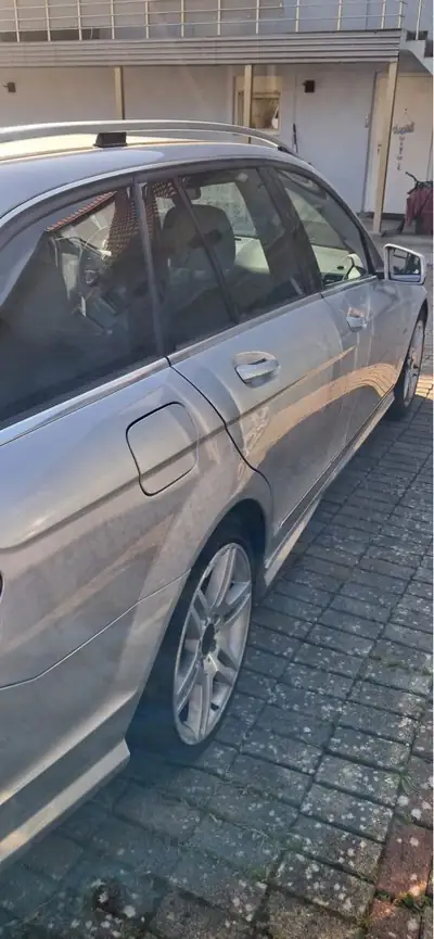 Mercedes-Benz Classe C 200 Break — Berline familiale automatique, révision complète MFK 2026 — Armaturenbrett
