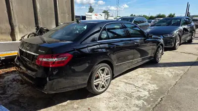 Mercedes-Benz E 500 — Berline prestige 408 ch, transmission automatique — dashboard