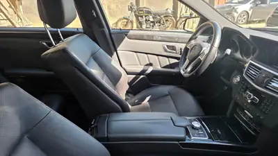 Mercedes-Benz E 500 — Berline prestige 408 ch, transmission automatique — Thumbnail 8