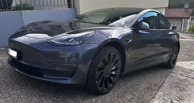 Tesla Model 3 2023 — Berline électrique performante, 39'600 km seulement — vista posteriore