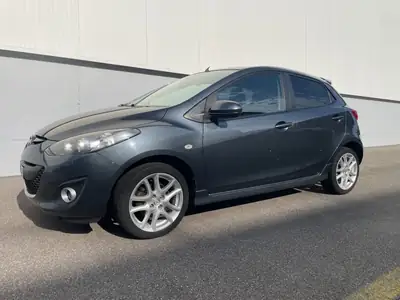 Mazda 2 Sport 2011 — Citadine fiable, équipée et économique — side view