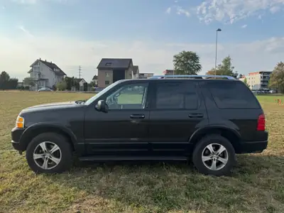 Ford Explorer 2004 — SUV américain spacieux, 4x4 et équipement premium — exterior view