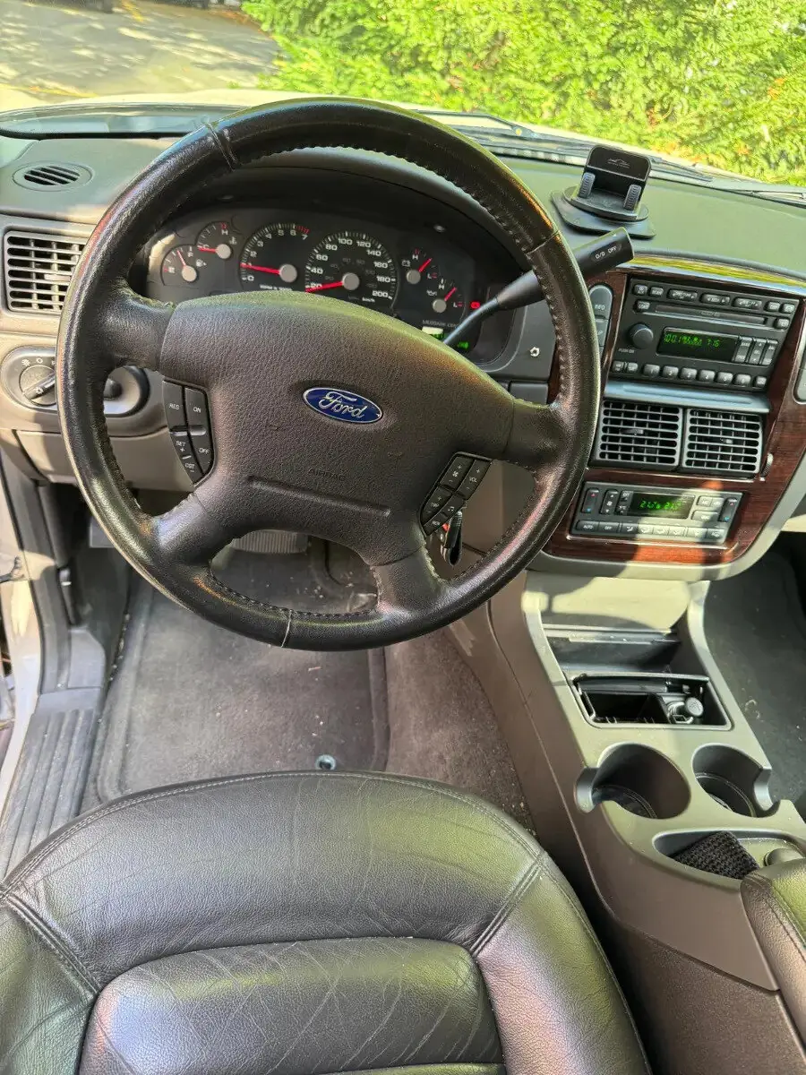 Ford Explorer 2004 occasion Baar — 5