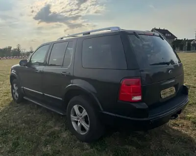 Ford Explorer 2004 — SUV américain spacieux, 4x4 et équipement premium — interior