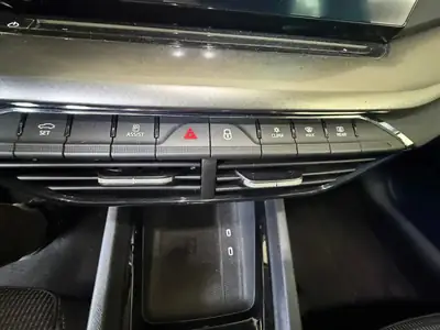 Skoda Octavia Break 190 ch — Automatique, polyvalence suisse et élégance noire — Thumbnail 8